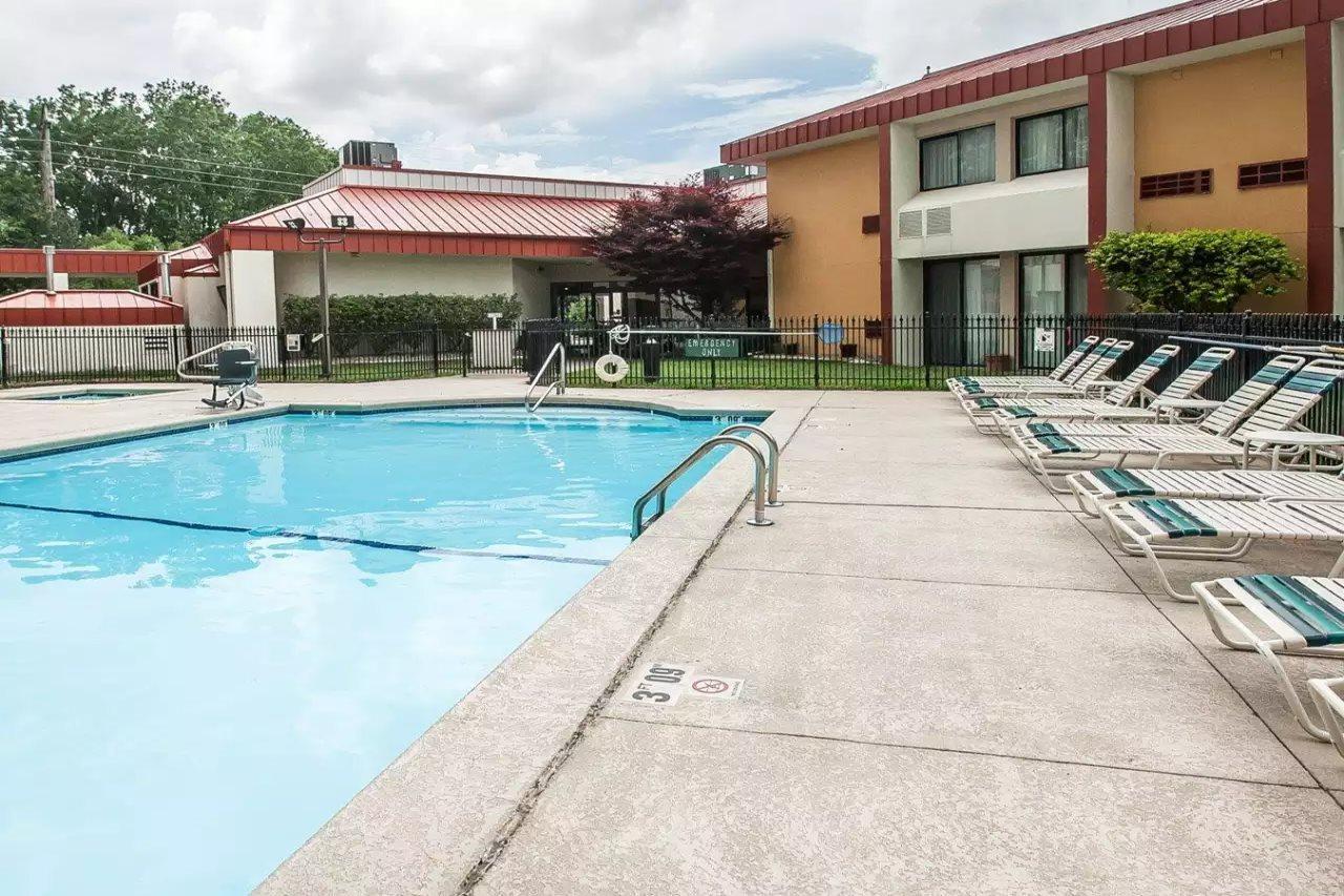 Quality Inn & Suites Kansas City I-435N Near Sports Complex Exterior foto